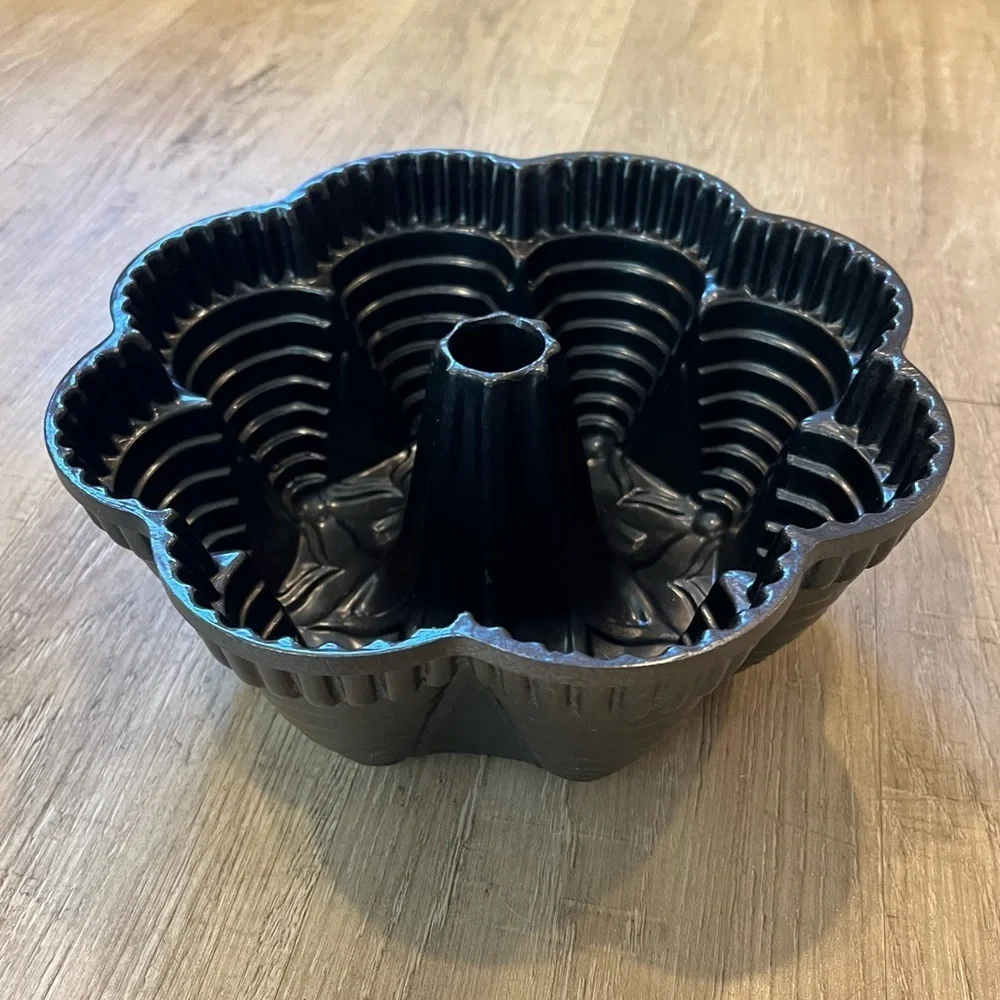 Nordic Ware Bundt Brand Fiesta Party Cake Pan